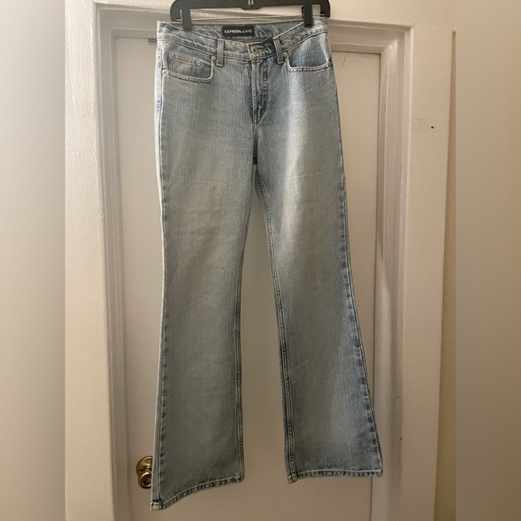 Express vintage light wash low rise flared jeans size 5/6 Long - Picture 9 of 10